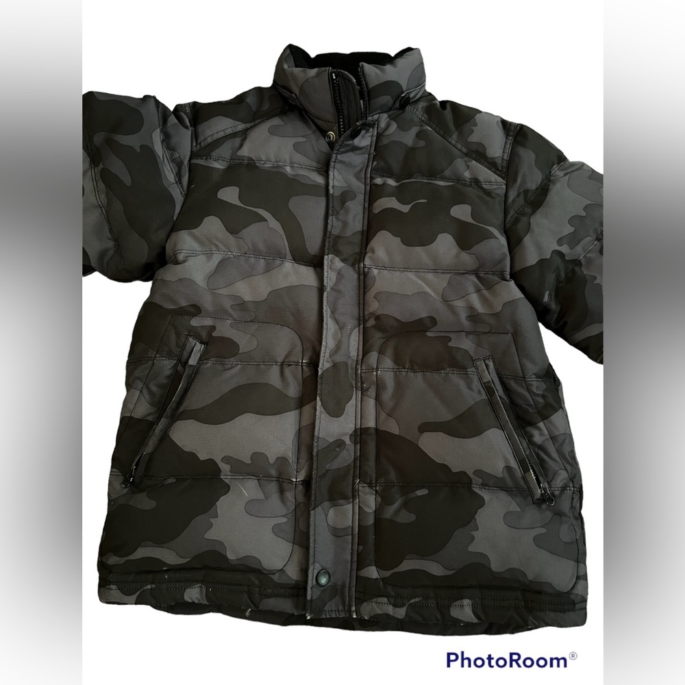 Kids camo snowboarding winter jacket size M, puffer, old navy